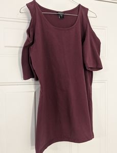 Torrid Size 1 eggplant colored cold shoulder top EUC/sfpf home